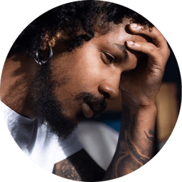 vista-lateral-homem-negro-deprimido 23-2149699090